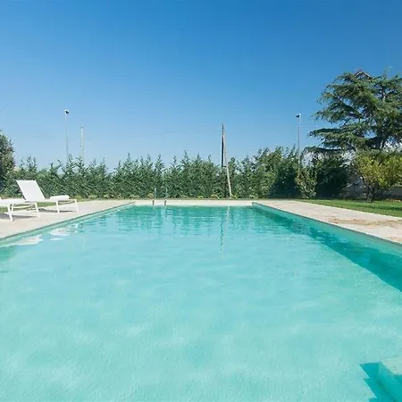 Villa Sleeps 6 Pool Wifi