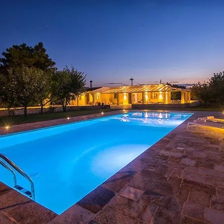 Sleeps 6 Pool Wifi Villa *