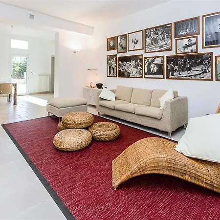 Villa Sleeps 6 Pool Wifi